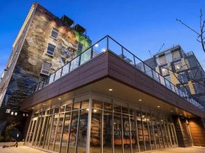 Spacious Insta-worthy Oasis steps from Night Life 360