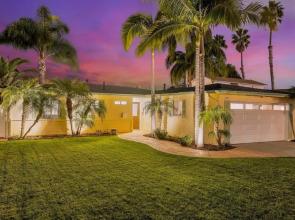 Designer Coastal Paradise w Pool - Steps to Beach