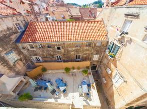 Casa Nobile in old town by AULA