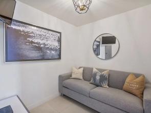 914 Tiffany House 1 Bedroom Condo by RedAwning