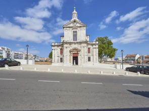 Belém Light Filled Apartment, By TimeCooler