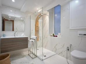 Sunlight Properties - Palme D Or - 2 Bedrooms, modern holiday rental apartment, hyper central