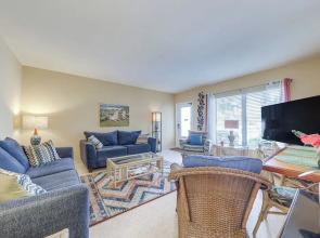 Ft Lauderdale Apt w/ Pool - 1 Mi to Beach Access!