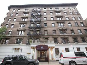 Broadway Hotel and Hostel