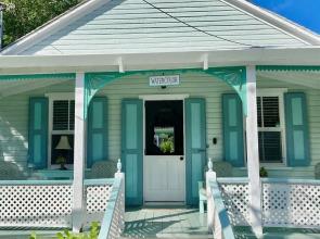 Island Serenity: Charming Watercolor Cottage Near Beach