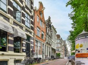 Herengracht Bed & Breakfast with canal view