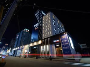 West In Hotel