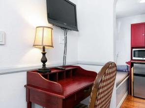 Sunny Hotel Room Corner Unit 1 Bedroom 1 Bathroom Hotel Room