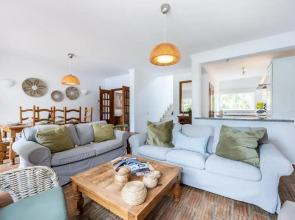 CoolHouses Luz, 3 Bed linked house, shared pool, a stone's throw of the sea, Casa Sirrah