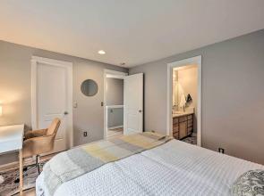 Pet-friendly Seattle Townhome < 1 Mile to Lake!