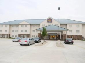 Green Mill Village Hotel & Suites, BW Signature Collection