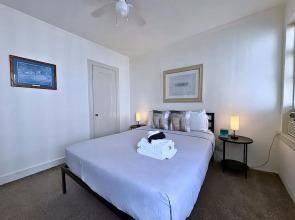 1BR Gold Coast Vintage Gem - SP 1700