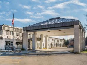 Clarion Pointe Jamestown - Falconer