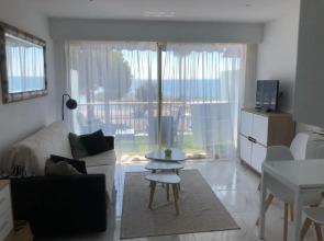 Appartement Au bord de la mer, vue plage , piscine, parking