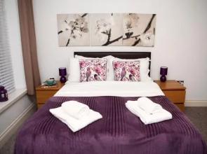 Apt 1, Trafalgar Square (1St Floor)