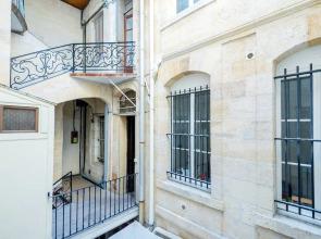 A "boat Cabin" in the Heart of Bordeaux