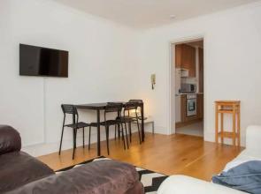 Sunny Flat in Islington