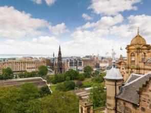 Sumptuous 2BR Apt Next To Edinburgh Castle!