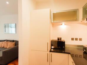 One Bed Apartment in South Quay, Canary Wharf