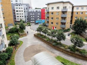 Modern Apartment in Bow