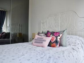 Modern 1 Bedroom Apartment in Greenwich