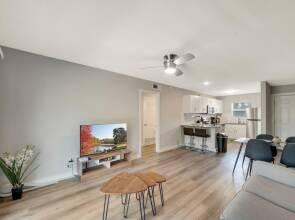 Stylish 2BR Near UT Hyde Park Evonify