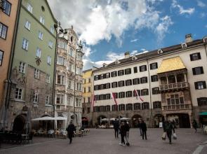 Golden Roof Apartments by Penz