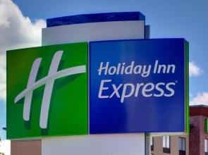 Holiday Inn Express & Suites Mount Vernon by IHG