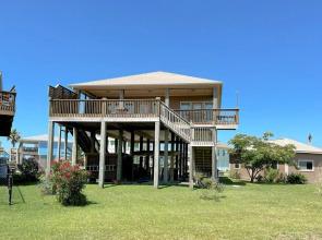 Belle Vue 3 Bedroom Home by RedAwning