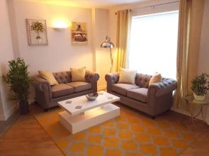 3 Bed Luxury Town Center Apartment with 50 inch 4K TV (Netflix & NowTV Ent. Pass)