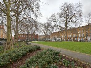 OYO Home Kings Cross-St Pancras Garden 4 Bedroom