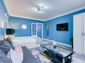 Family Studio for 4-3-2-1 Persons Central London