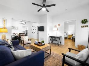 New Charming 2-bedroom Home Minutes to Downtown