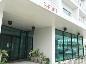 A Port Studio Airport Hotel