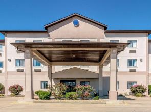 Quality Inn & Suites Salem near I-57