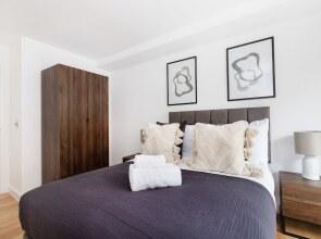 Modern 1BR with Balcony by Soho