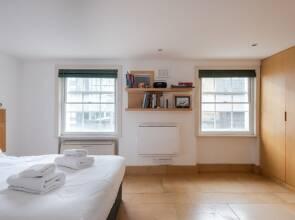 Perfectly Placed Central London Flat for 2