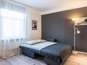 Old town 5 min. 4 can stay! Free parking. Self check in/out.