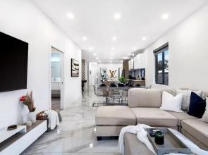 Golden Fox Downtown Pool House 3 Bedroom Home