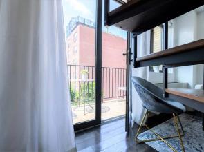 809-6b 2BR Duplex With Private Patio