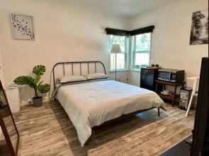 Urban Winter Escape Near Bricktown 1ZB 32B