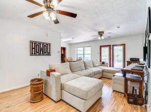 2 Mi to Kyle Field: Bryan Home w/ Fenced Yard