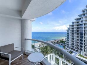 Stylish Oceanview Apartment, Prime Location!