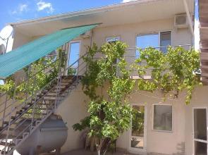 Druzhby Holiday House