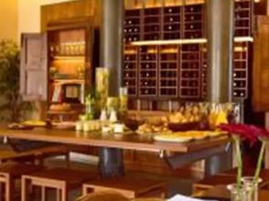 Melo Alvim Suites & Apartments