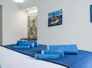 White House Civico 28