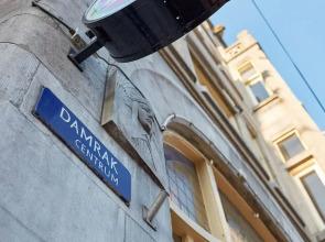 Damrak Short Stay Amsterdam