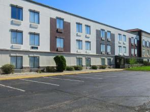 Clarion Pointe Evansville North