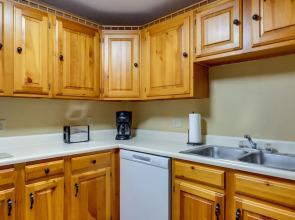 Bartlett Townhome w/ Balcony: 1 Mi to Ski Resort!