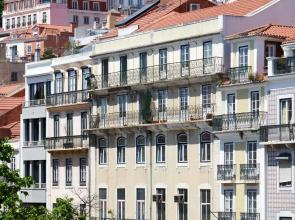 Sunny Pink Street Historical Apt, By TimeCooler